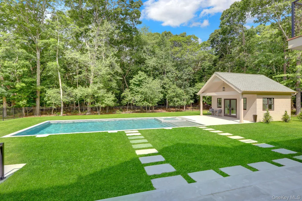 69 Jagger Lane Westhampton, NY 11977