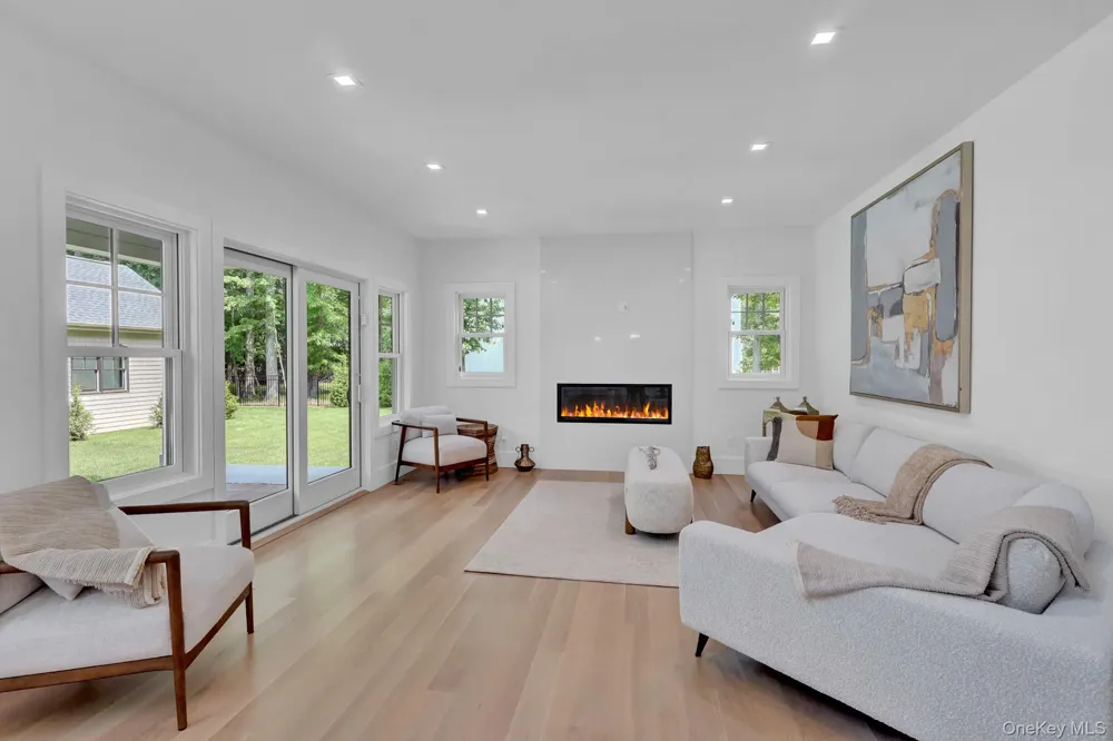 69 Jagger Lane Westhampton, NY 11977