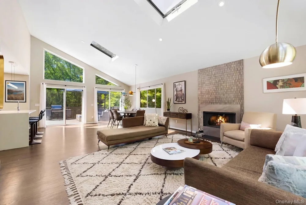 76 Island View Drive W Sag Harbor, NY 11963