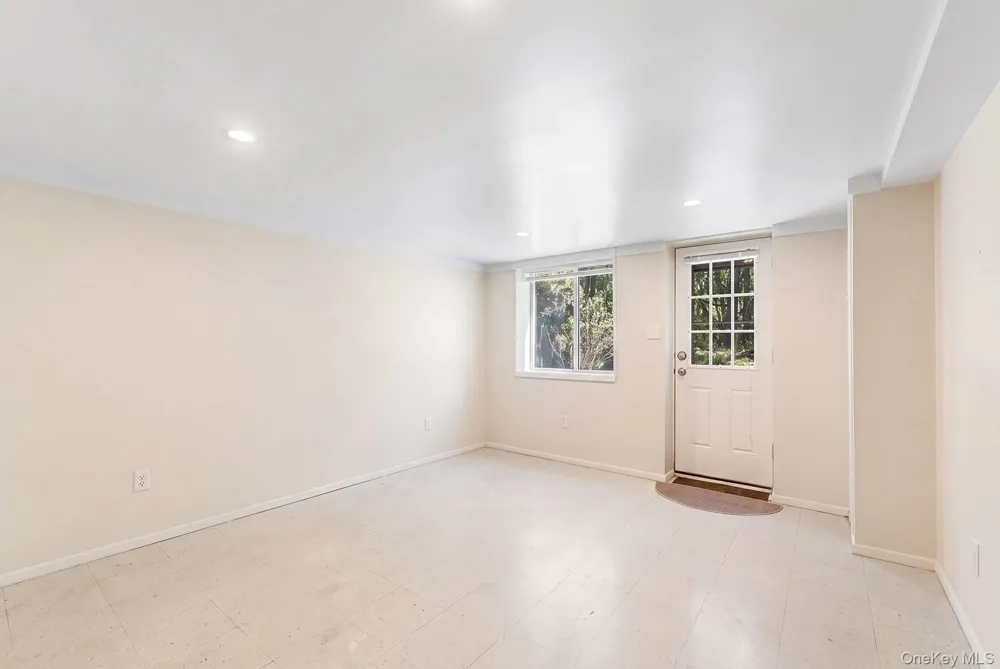 76 Island View Drive W Sag Harbor, NY 11963