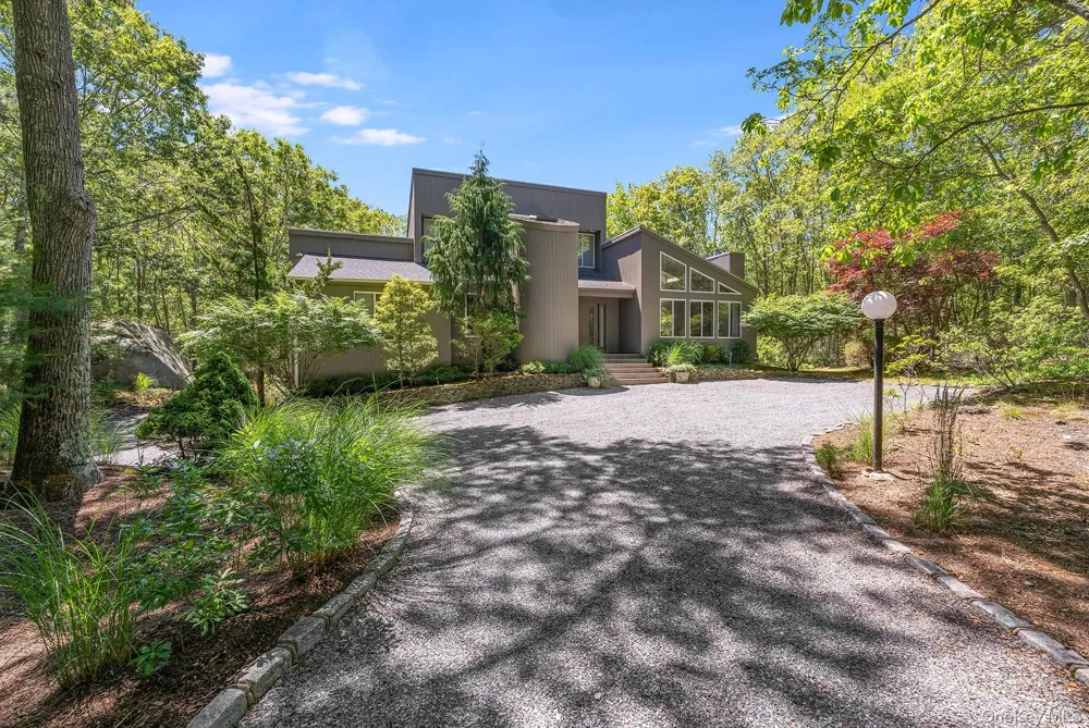 76 Island View Drive W Sag Harbor, NY 11963