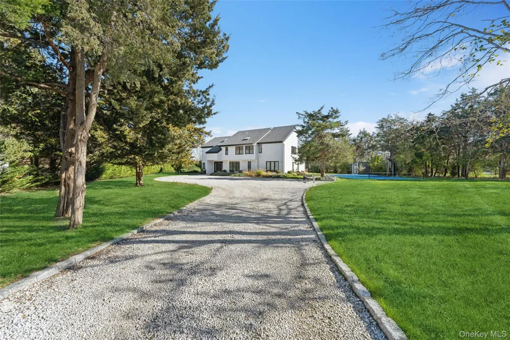 32 Tanners Neck Lane Westhampton, NY 11977