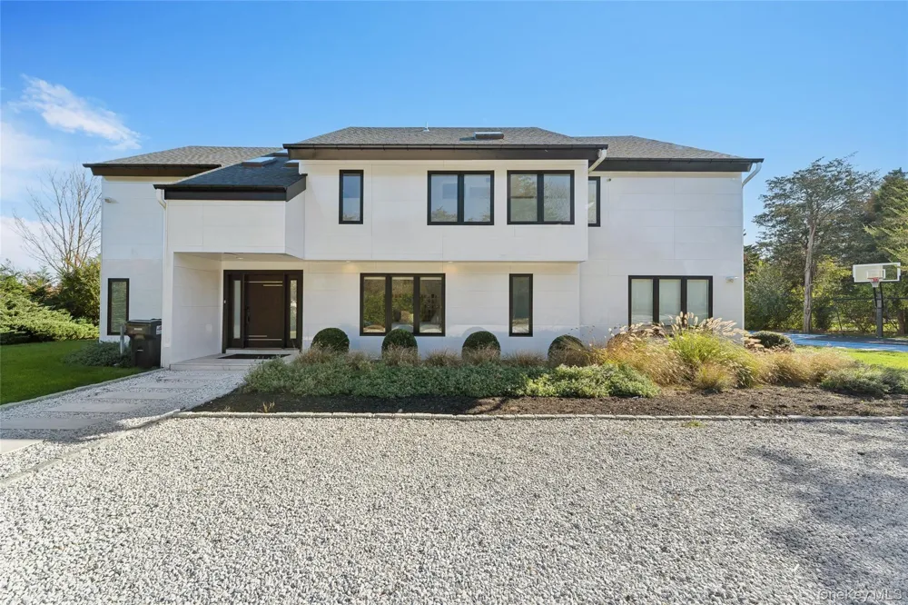 32 Tanners Neck Lane Westhampton, NY 11977