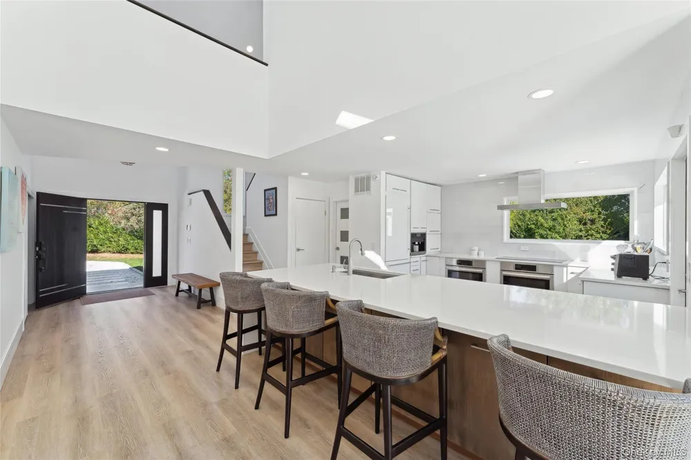 32 Tanners Neck Lane Westhampton, NY 11977