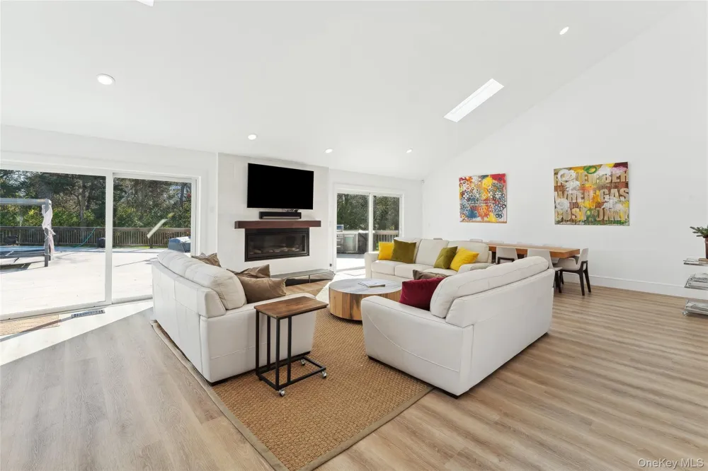 32 Tanners Neck Lane Westhampton, NY 11977