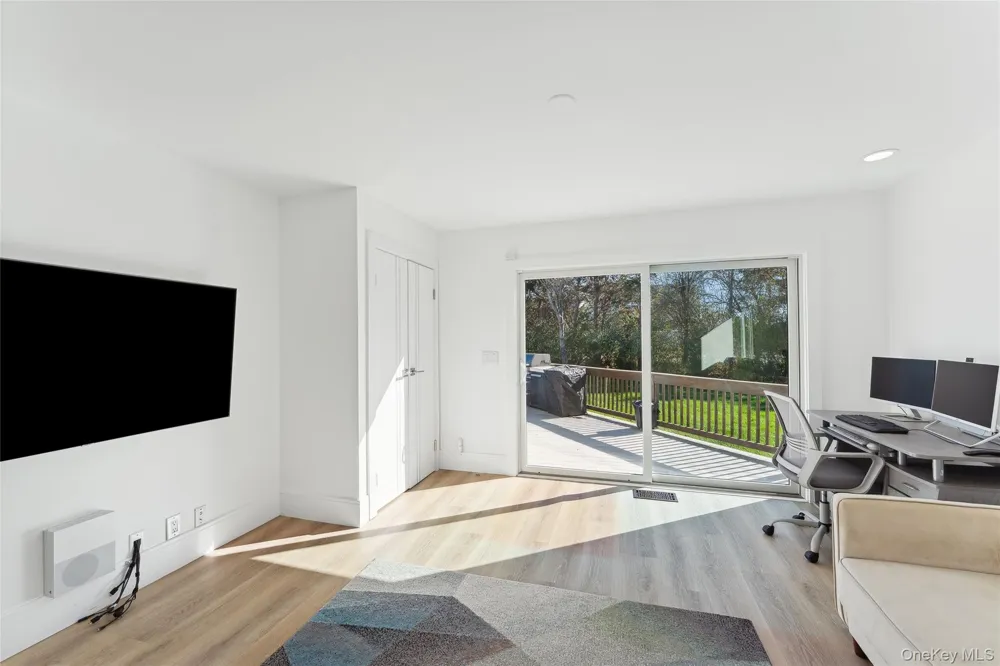 32 Tanners Neck Lane Westhampton, NY 11977