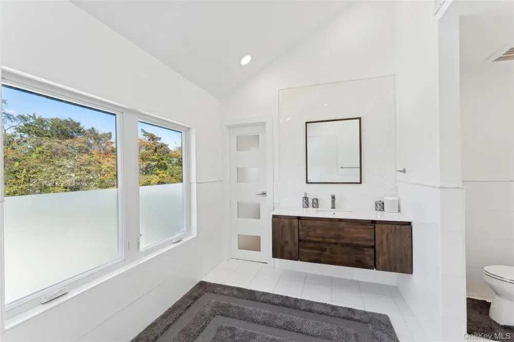 32 Tanners Neck Lane Westhampton, NY 11977