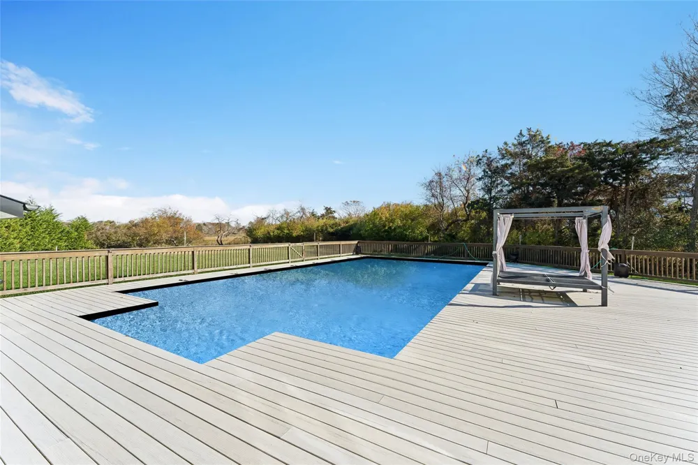 32 Tanners Neck Lane Westhampton, NY 11977