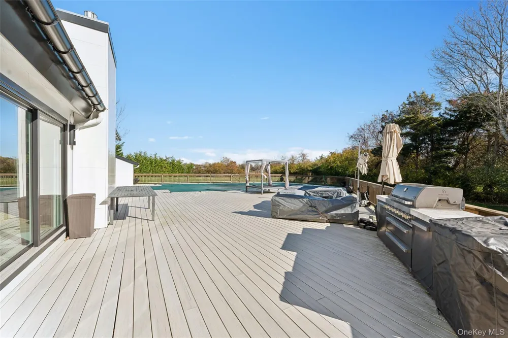32 Tanners Neck Lane Westhampton, NY 11977