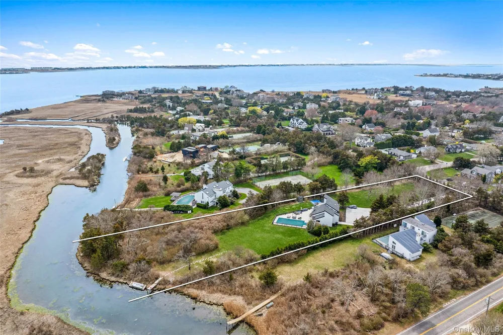 32 Tanners Neck Lane Westhampton, NY 11977
