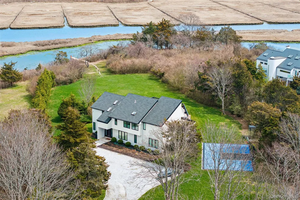 32 Tanners Neck Lane Westhampton, NY 11977