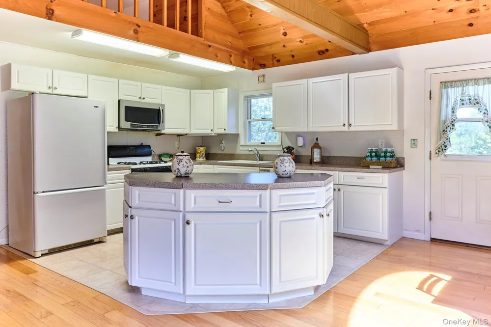 10 W Simmon Callicoon, NY 12736