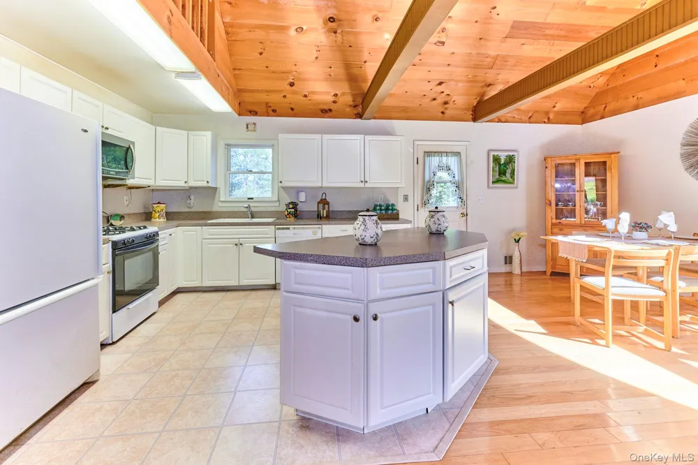 10 W Simmon Callicoon, NY 12736