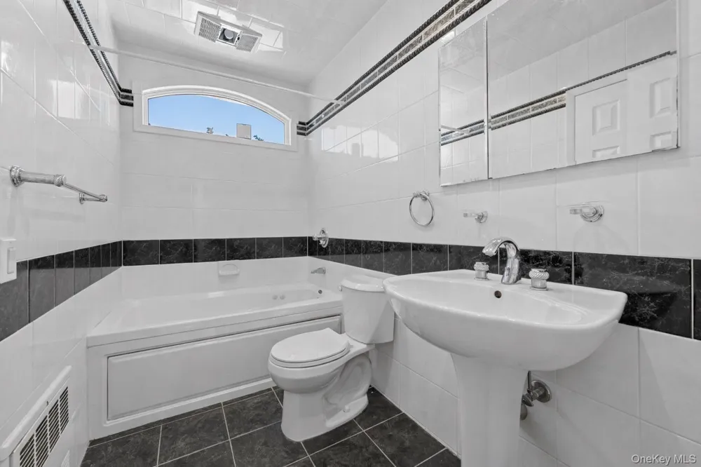224 W Broadway Inwood, NY 11096