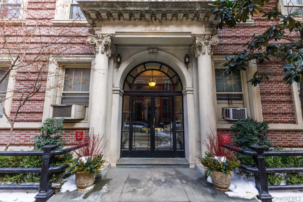 15 E 10th Street #4A New York (Manhattan), NY 10003