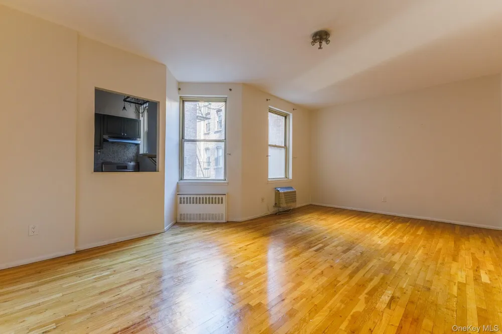 15 E 10th Street #4A New York (Manhattan), NY 10003