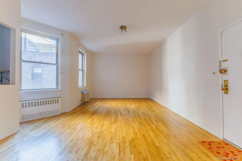 15 E 10th Street #4A New York (Manhattan), NY 10003