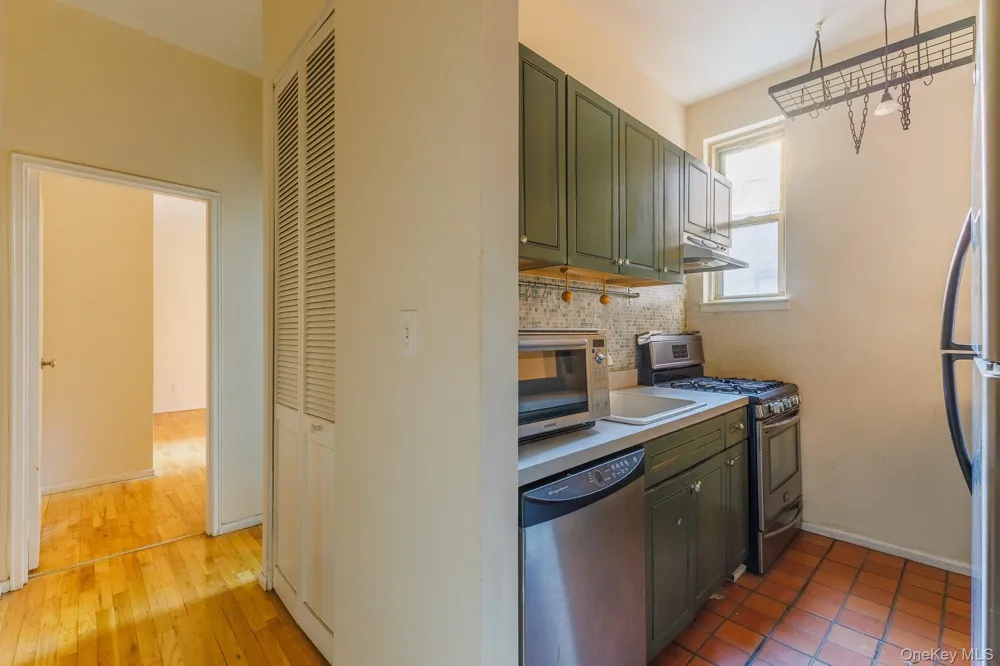 15 E 10th Street #4A New York (Manhattan), NY 10003