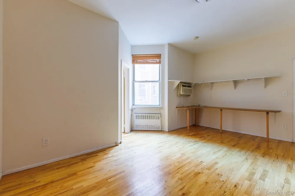 15 E 10th Street #4A New York (Manhattan), NY 10003