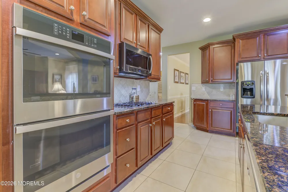 17 E Sagamore Drive Farmingdale, NJ 07727