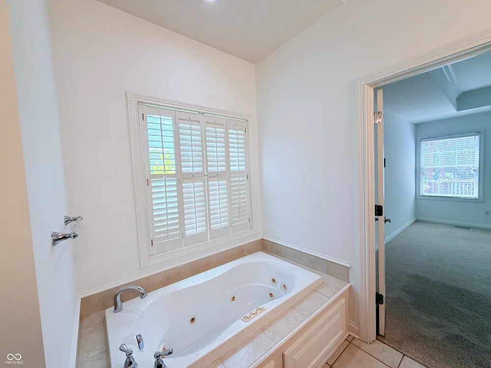 8605 Shamrock Lane Yorktown, IN 47396