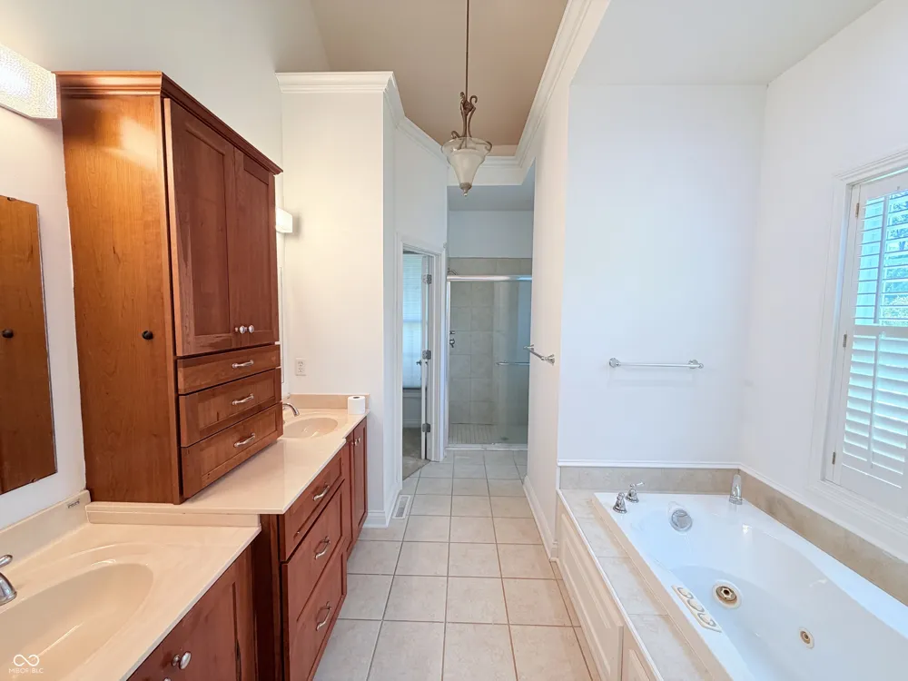 8605 Shamrock Lane Yorktown, IN 47396