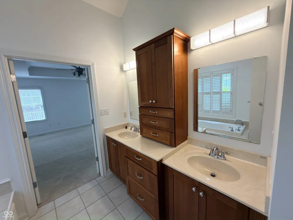 8605 Shamrock Lane Yorktown, IN 47396
