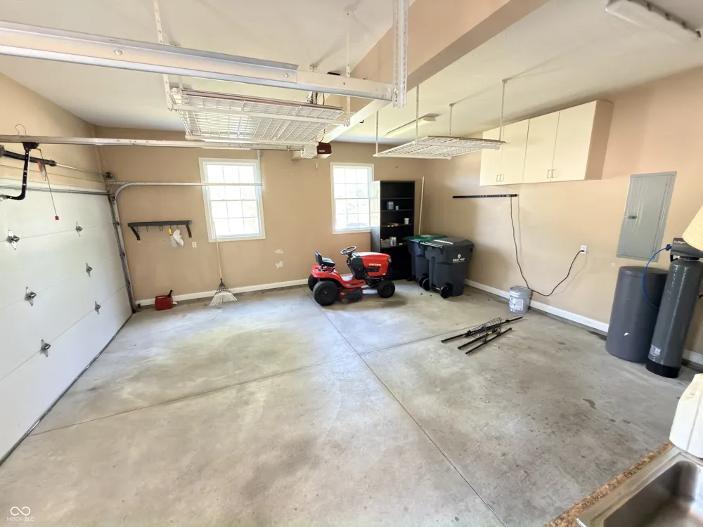 8605 Shamrock Lane Yorktown, IN 47396