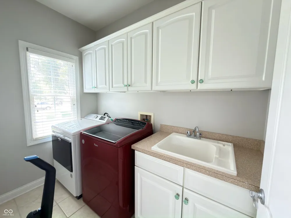 8605 Shamrock Lane Yorktown, IN 47396