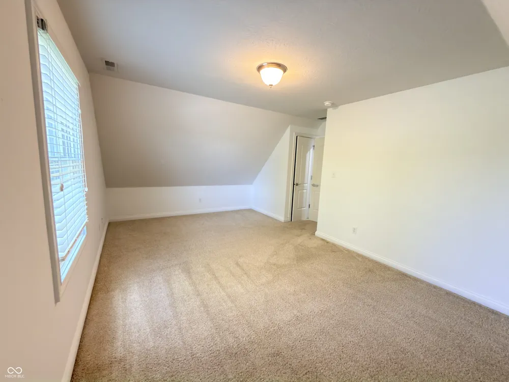 8605 Shamrock Lane Yorktown, IN 47396