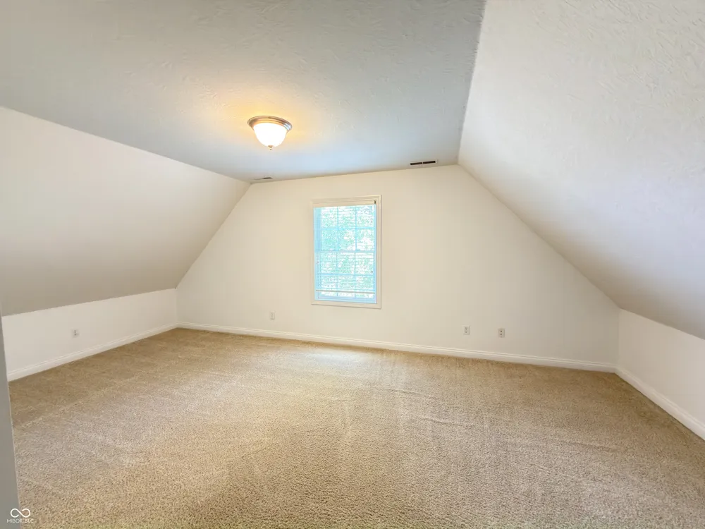 8605 Shamrock Lane Yorktown, IN 47396