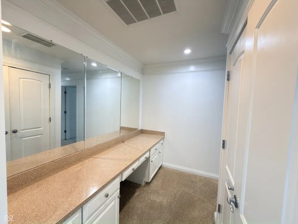 8605 Shamrock Lane Yorktown, IN 47396