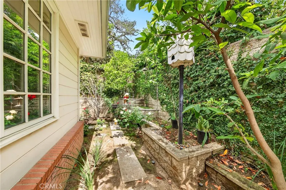 465 W Highland Avenue Sierra Madre, CA 91024
