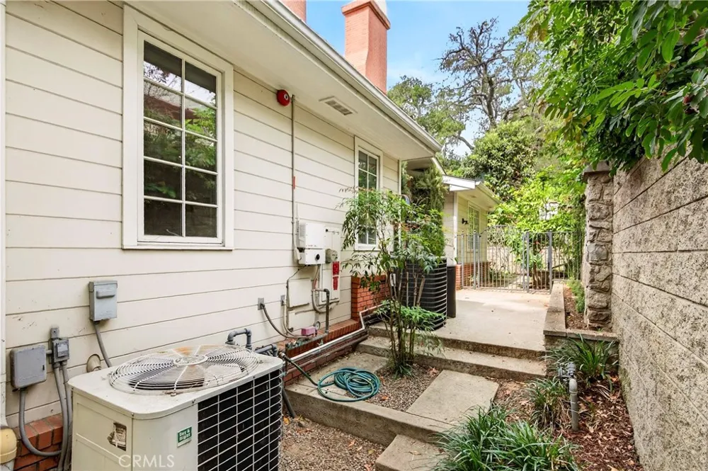 465 W Highland Avenue Sierra Madre, CA 91024