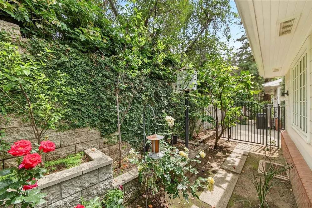 465 W Highland Avenue Sierra Madre, CA 91024