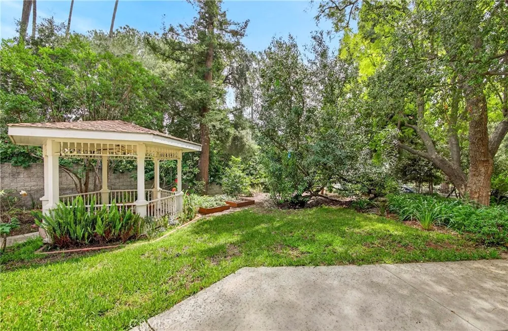 465 W Highland Avenue Sierra Madre, CA 91024