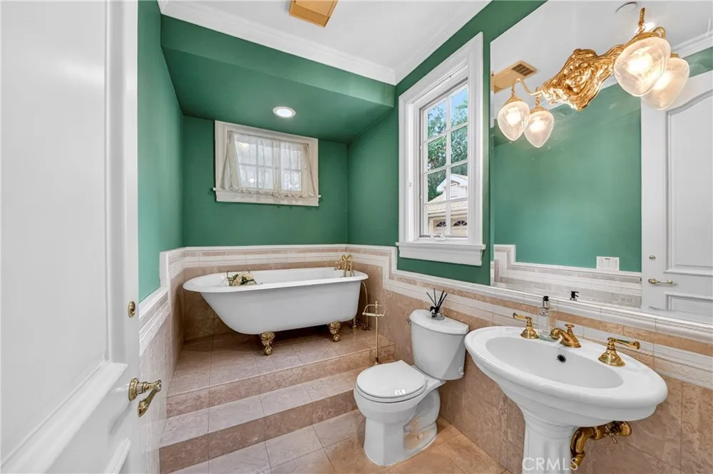 465 W Highland Avenue Sierra Madre, CA 91024