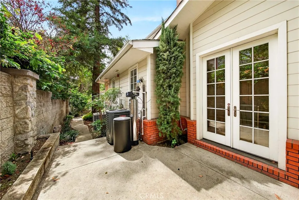 465 W Highland Avenue Sierra Madre, CA 91024