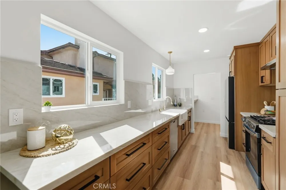 6926 E Peabody Long Beach, CA 90808
