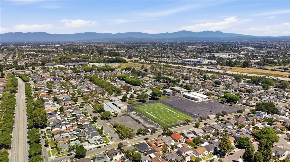 6926 E Peabody Long Beach, CA 90808