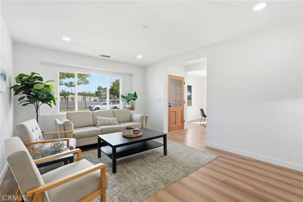 6926 E Peabody Long Beach, CA 90808