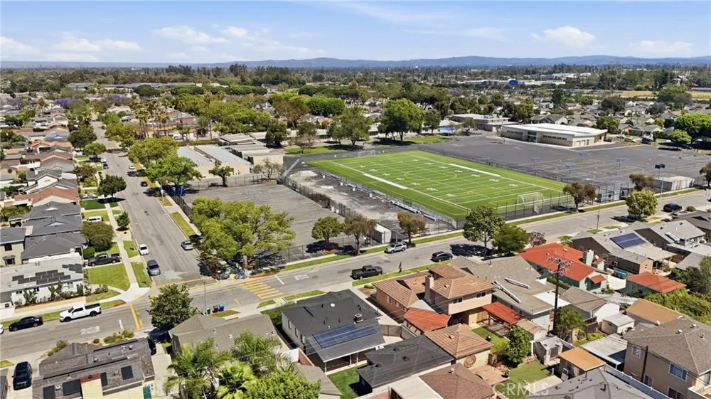 6926 E Peabody Long Beach, CA 90808