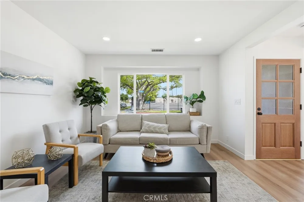 6926 E Peabody Long Beach, CA 90808