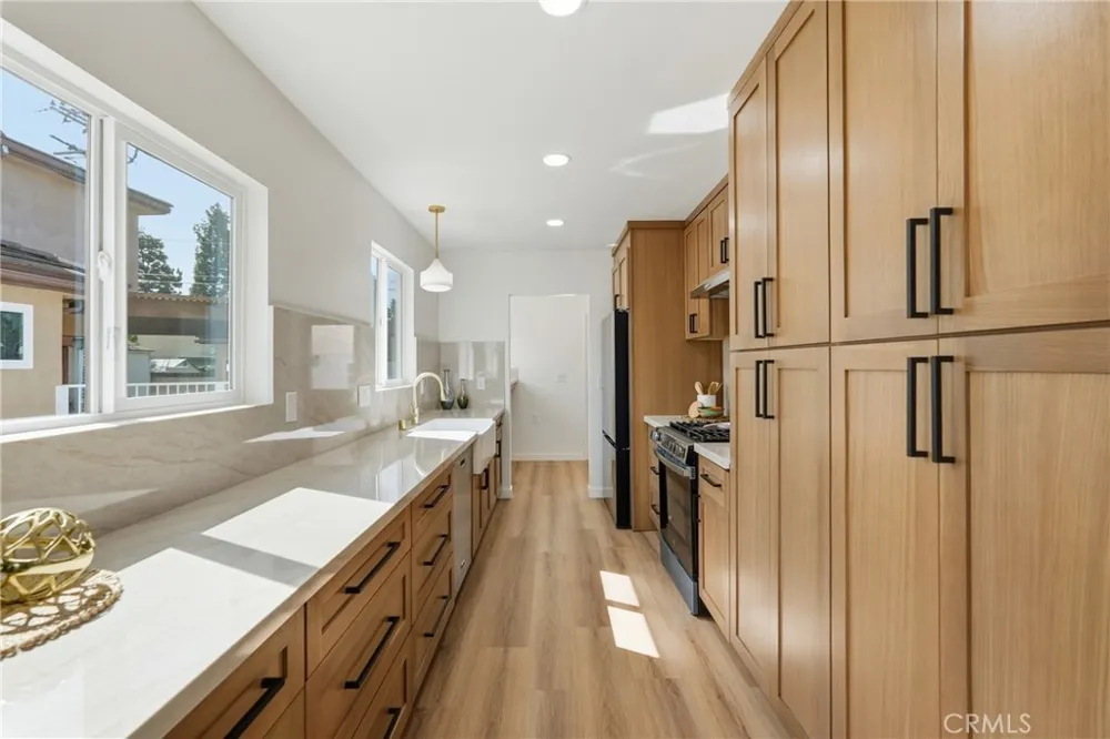 6926 E Peabody Long Beach, CA 90808