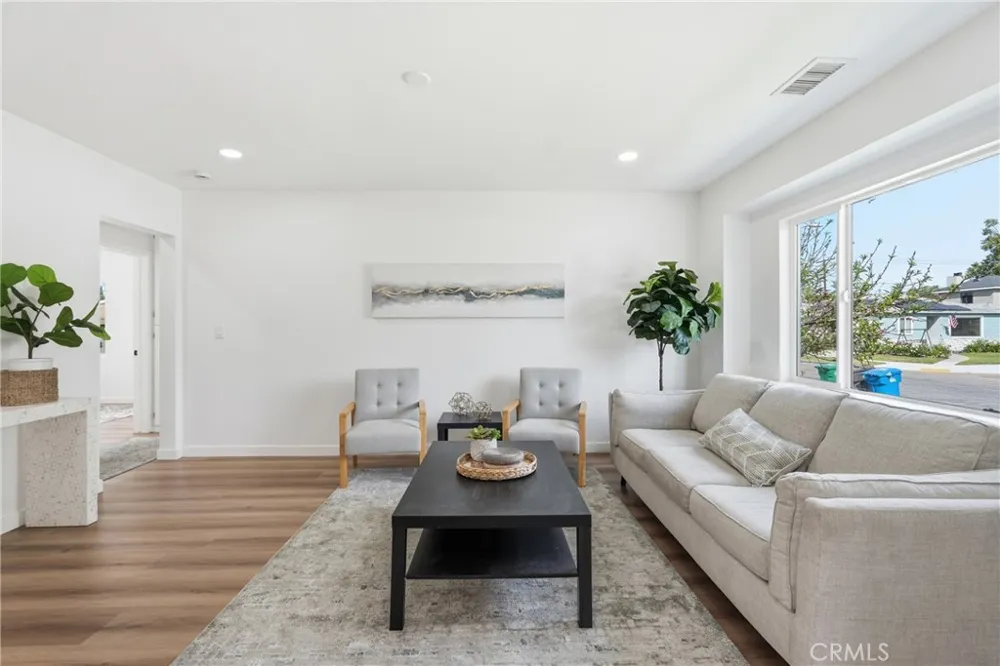 6926 E Peabody Long Beach, CA 90808