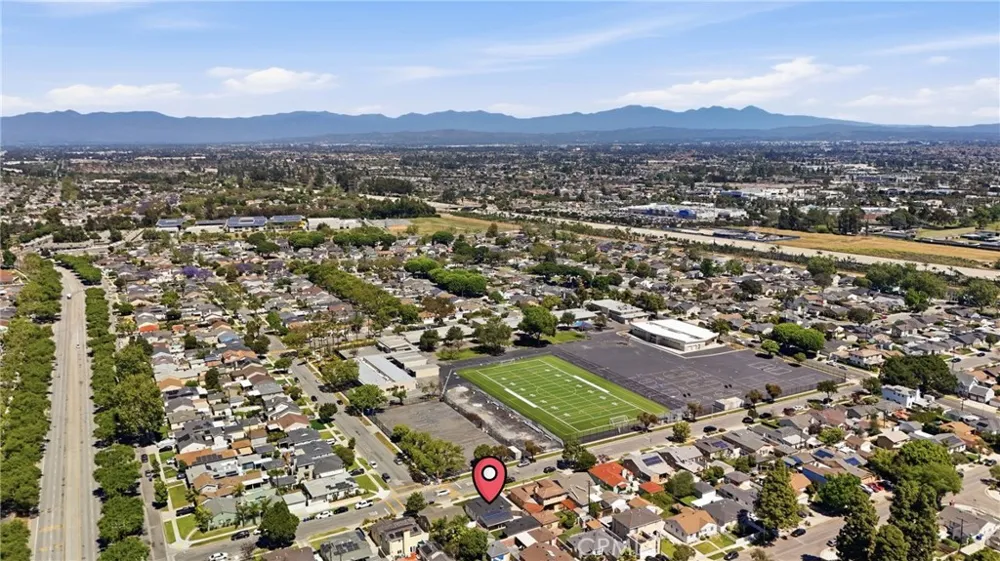 6926 E Peabody Long Beach, CA 90808