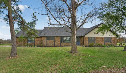 19132 E Summer Lane