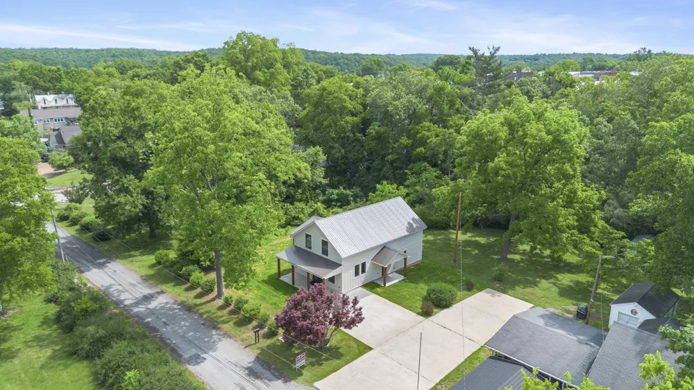 97 Barnwell Ave Centerville, TN 37033