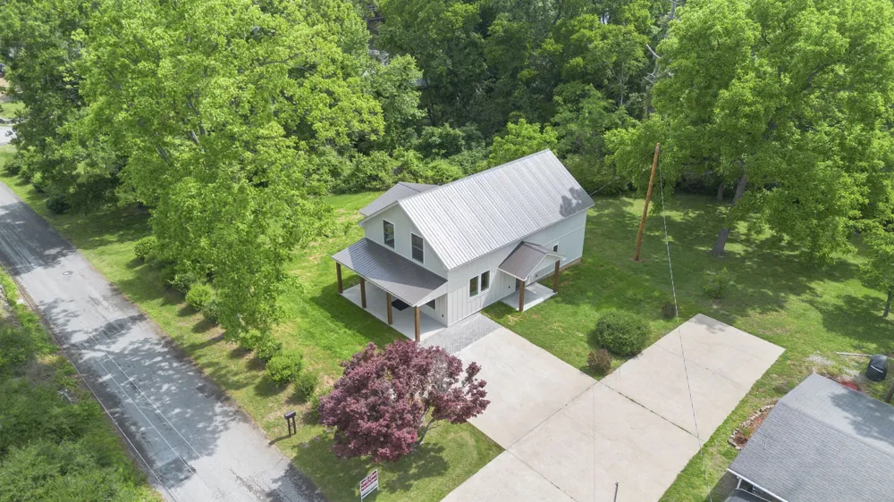 97 Barnwell Ave Centerville, TN 37033