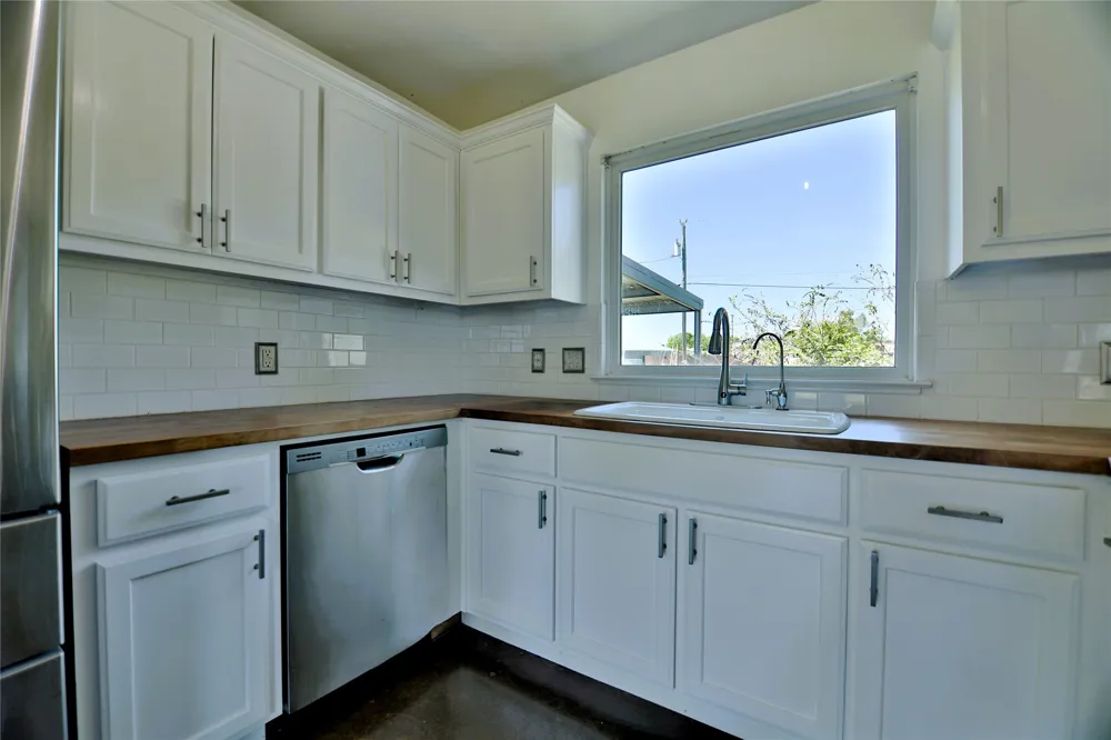 152 Round Up Drive Liberty Hill, TX 78642